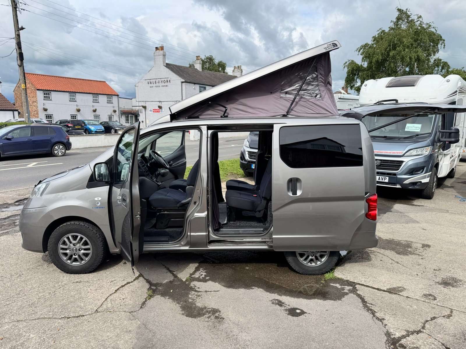 Lunar Cavanar / Nissan NV200 4 Berth Micro Campervan - Amazing Example - Image 7