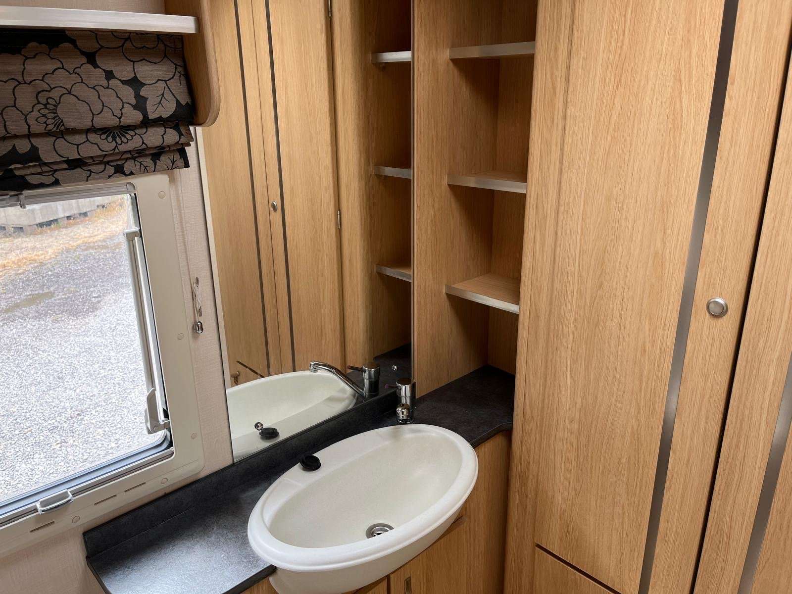 2010 Coachman Pastiche 460 / 2 - Image 12