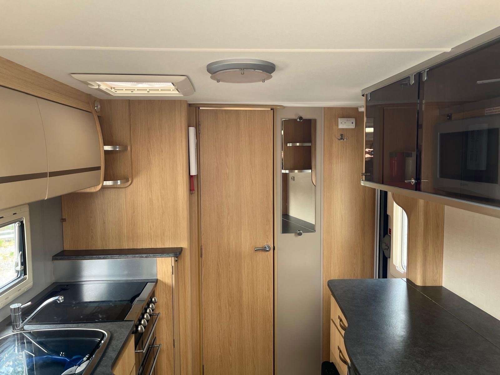 2010 Coachman Pastiche 460 / 2 - Image 6