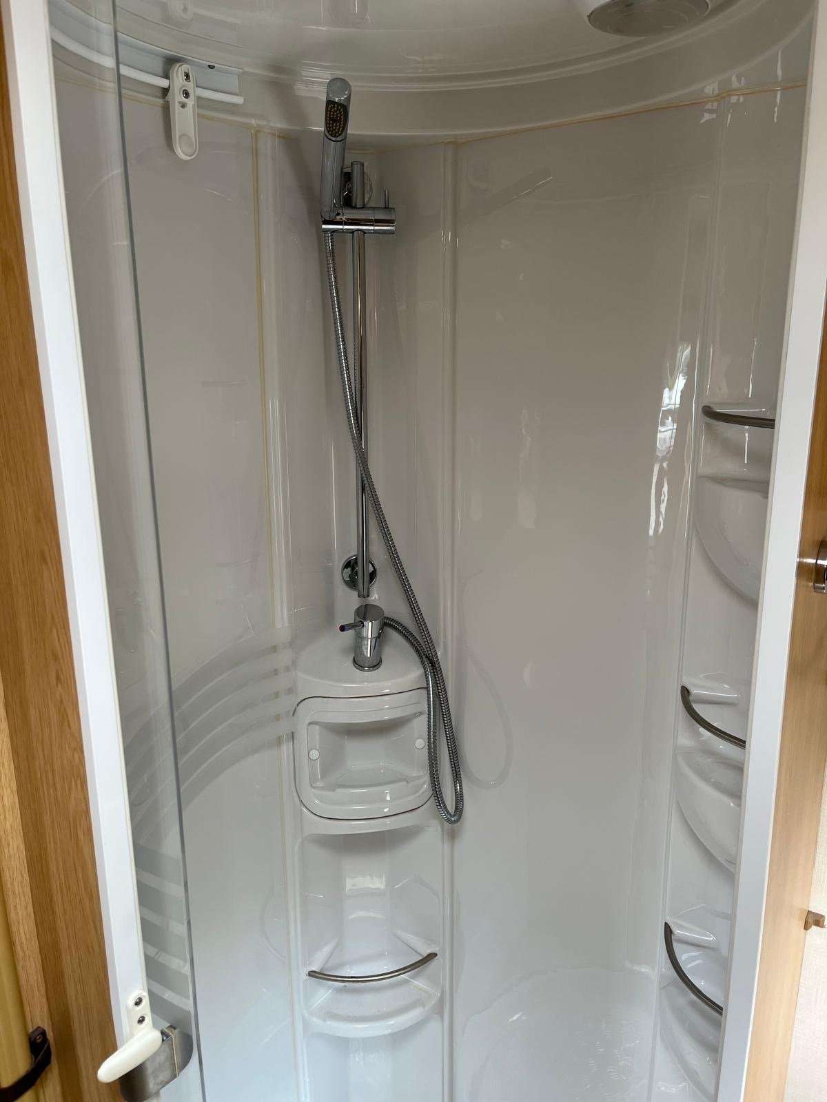 2010 Coachman Pastiche 460 / 2 - Image 10