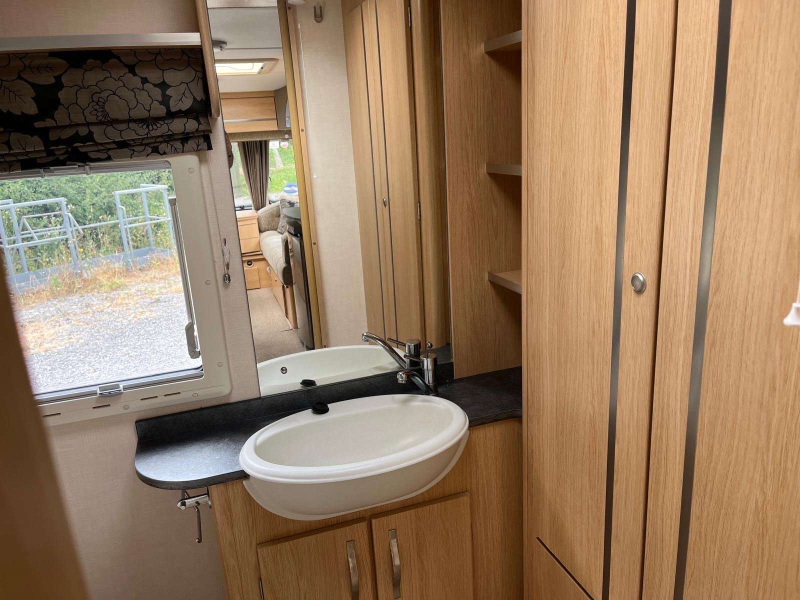 2010 Coachman Pastiche 460 / 2 - Image 7