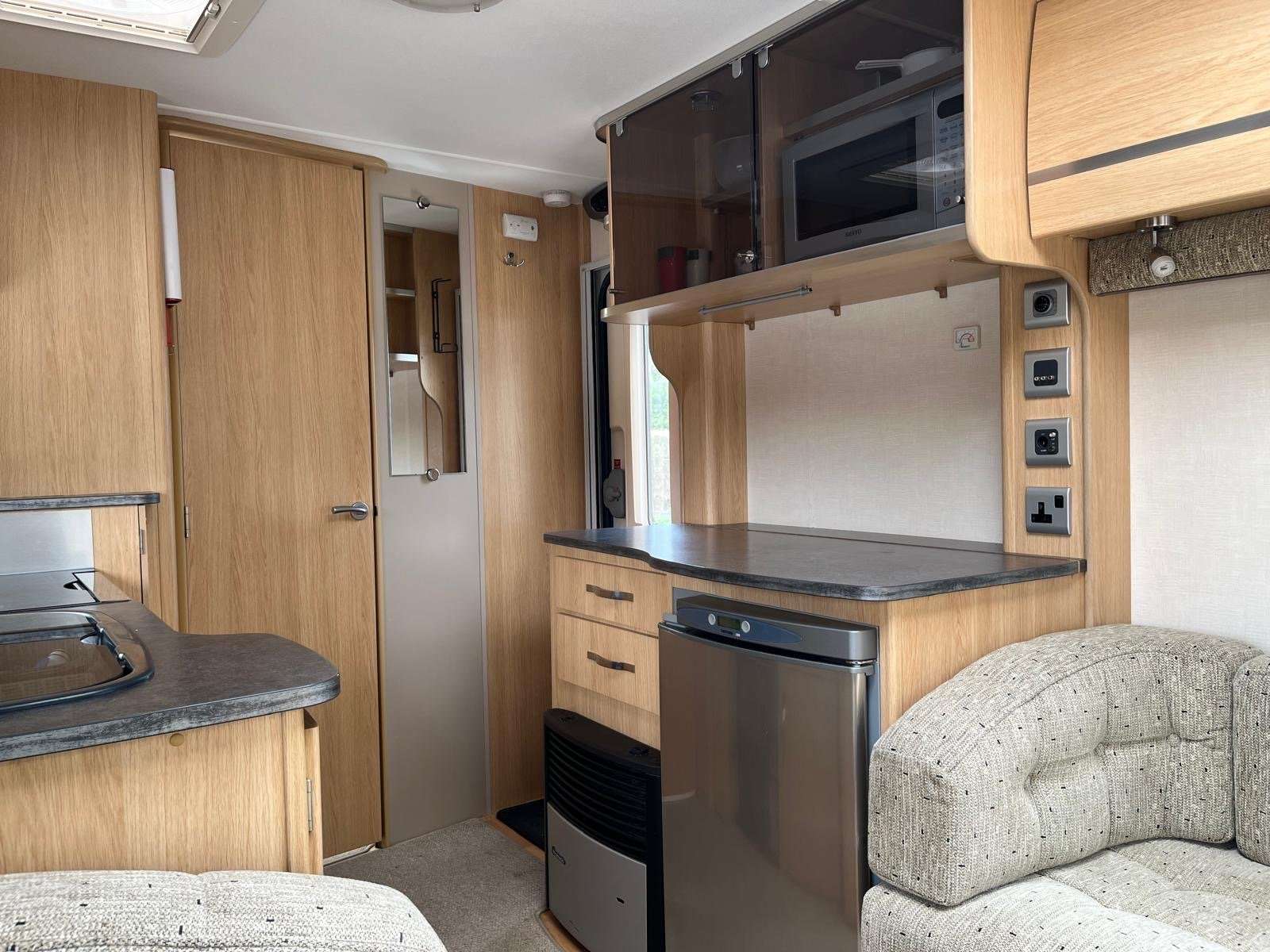 2010 Coachman Pastiche 460 / 2 - Image 11