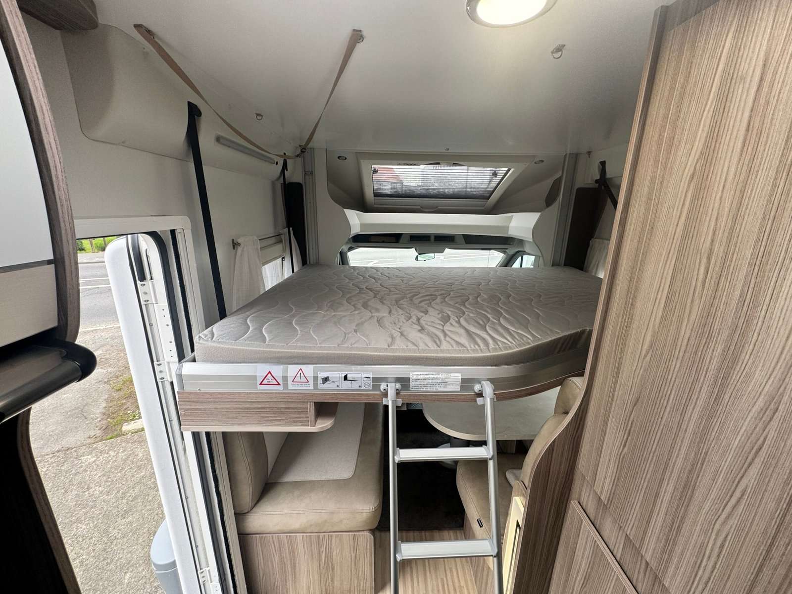 2023 73 Benimar Tessoro T481 / 4 Berth Compact Lowline Motorhome - Image 9