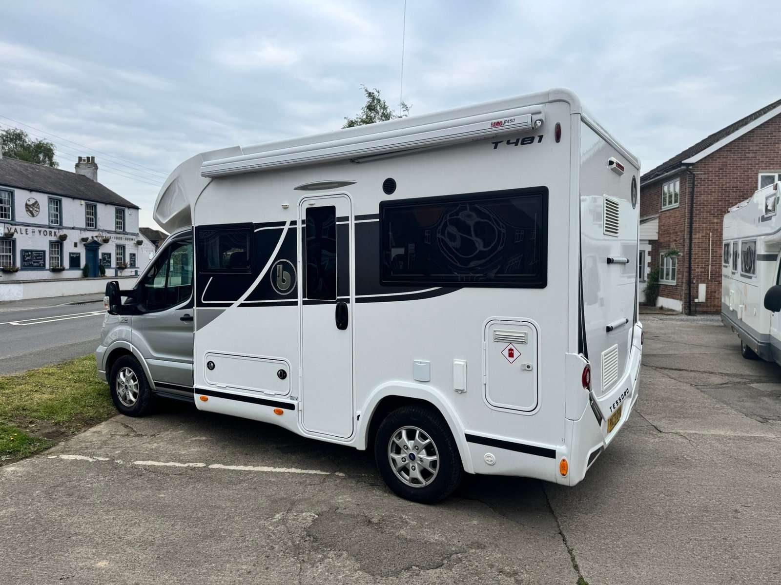 2023 73 Benimar Tessoro T481 / 4 Berth Compact Lowline Motorhome - Image 5