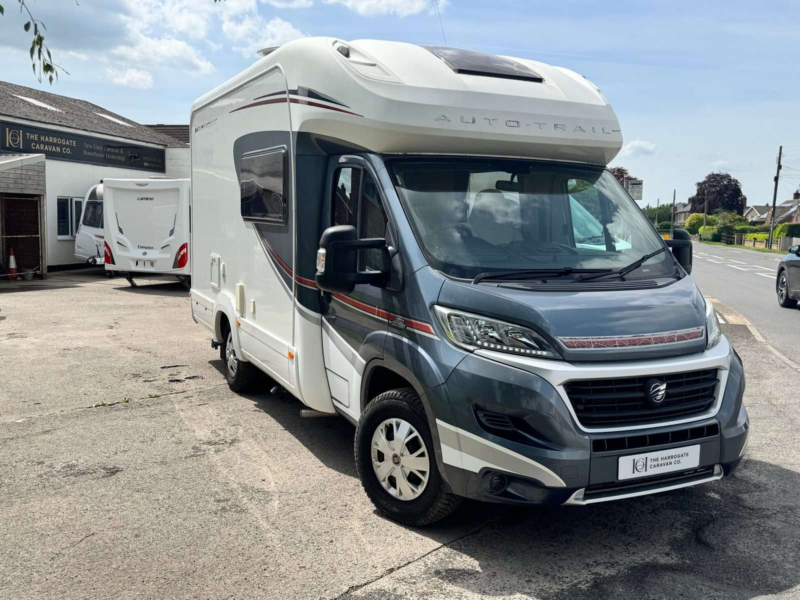 2015 Autotrail Tracker eks / 2 Berth Motorhome - Image 3