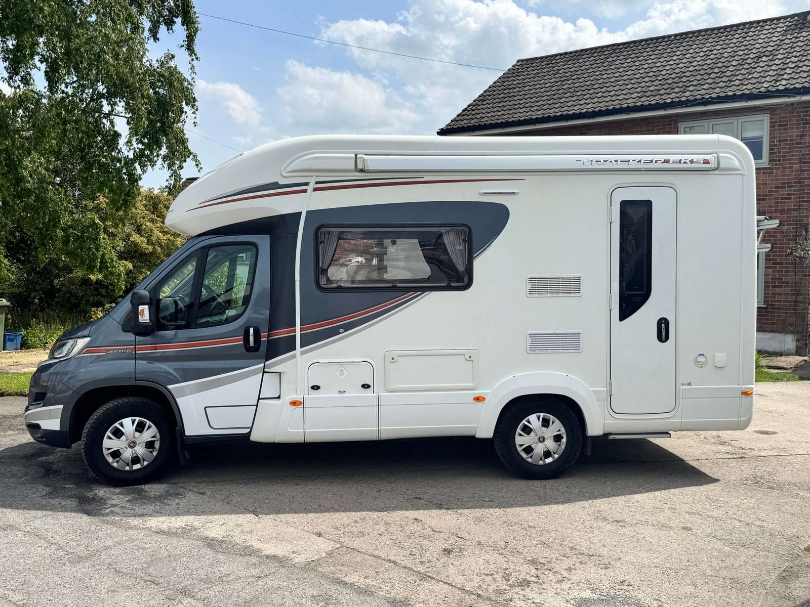2015 Autotrail Tracker eks / 2 Berth Motorhome - Image 7