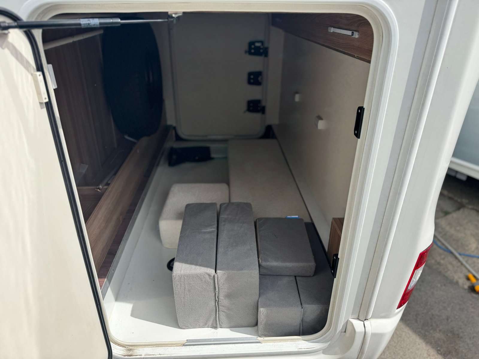 2019 Swift Kon-Tiki Sport 597 Low Line Motor Home 18000 Miles Only!! - Image 16