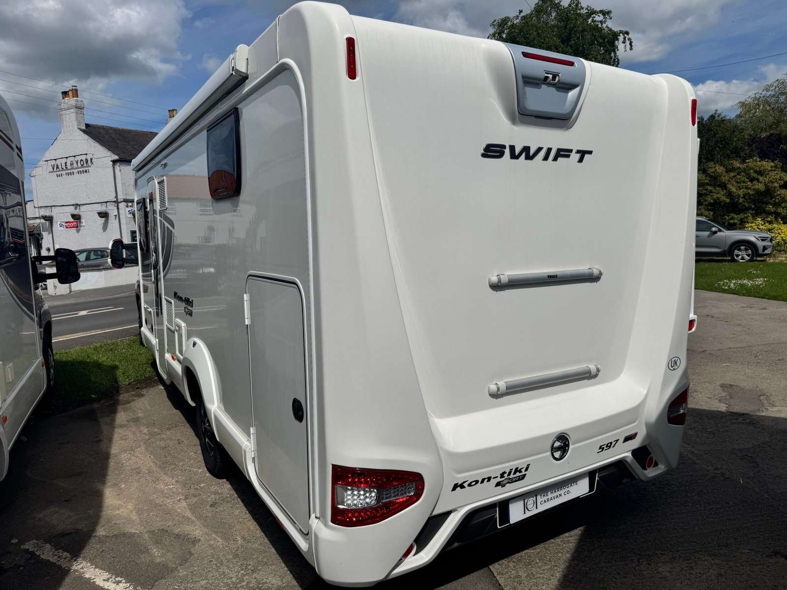 2019 Swift Kon-Tiki Sport 597 Low Line Motor Home 18000 Miles Only!! - Image 5