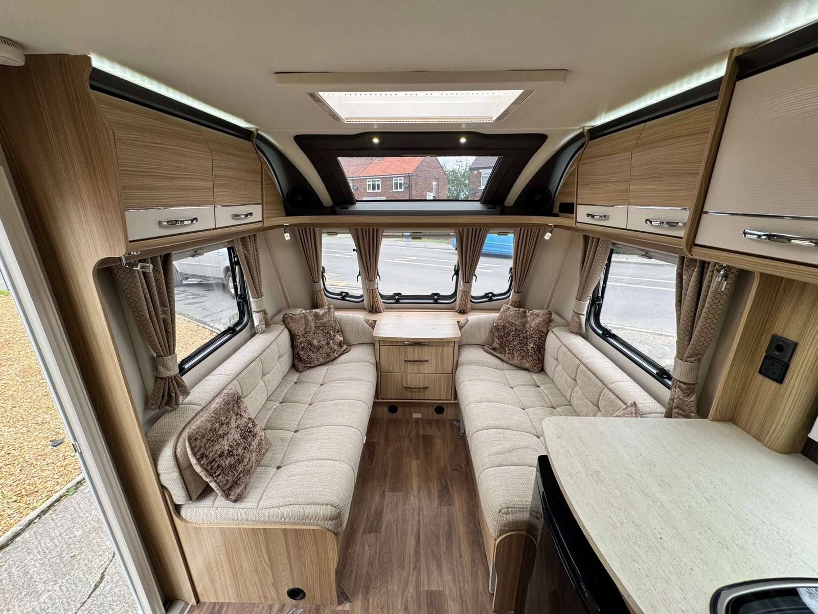 2017 Coachman Vision 545 / 4 Berth Touring Caravan - Image 6