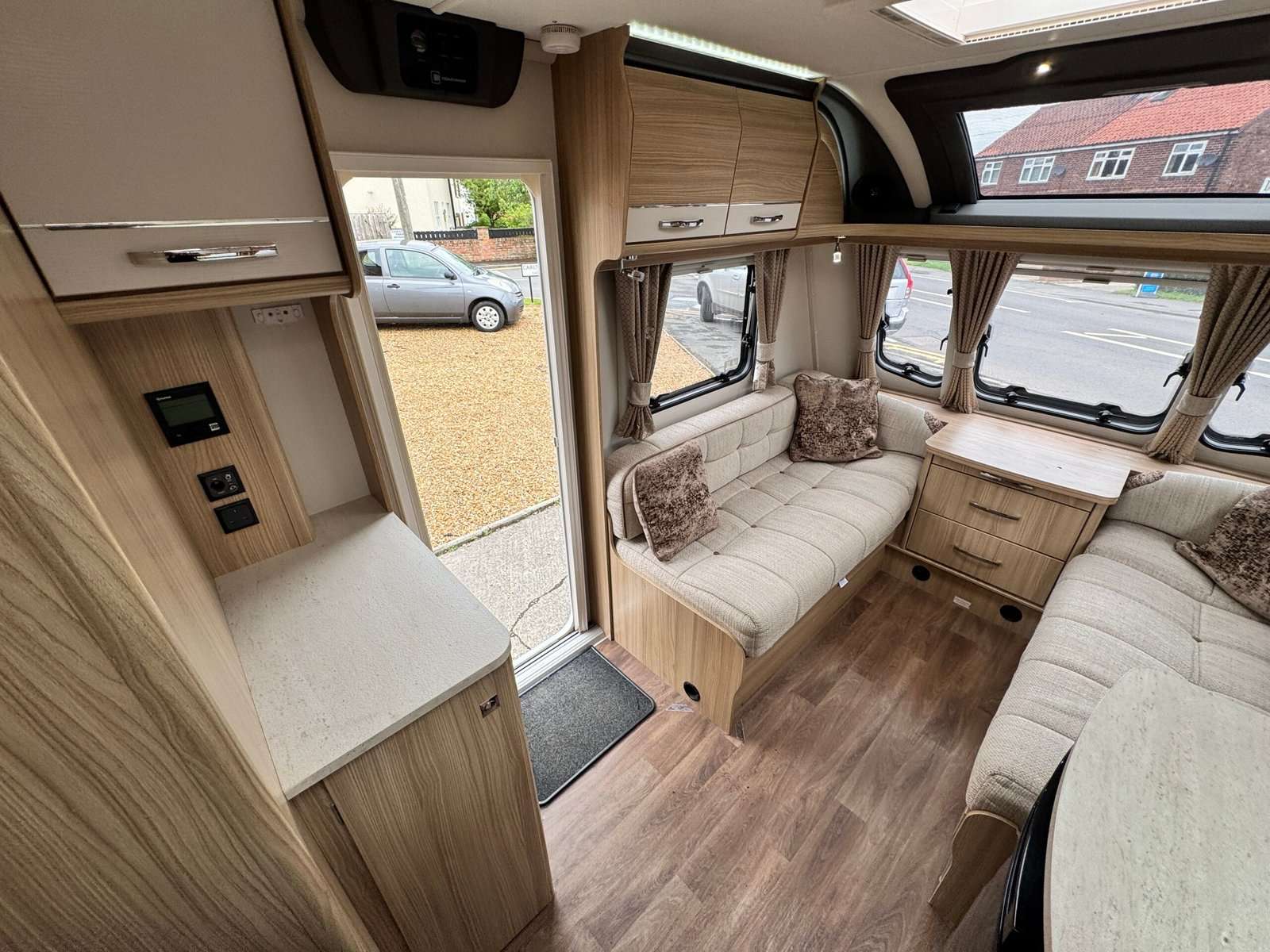 2017 Coachman Vision 545 / 4 Berth Touring Caravan - Image 8