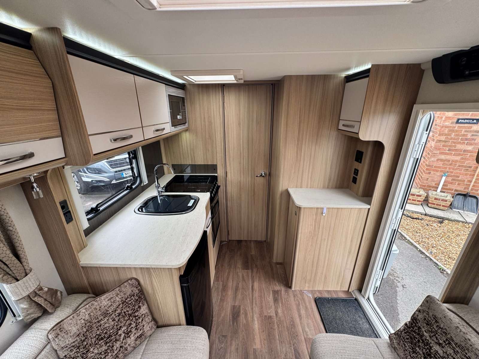 2017 Coachman Vision 545 / 4 Berth Touring Caravan - Image 9