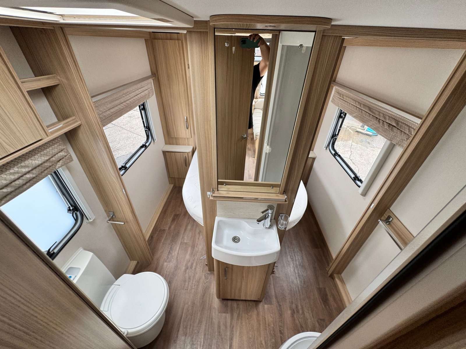 2017 Coachman Vision 545 / 4 Berth Touring Caravan - Image 11