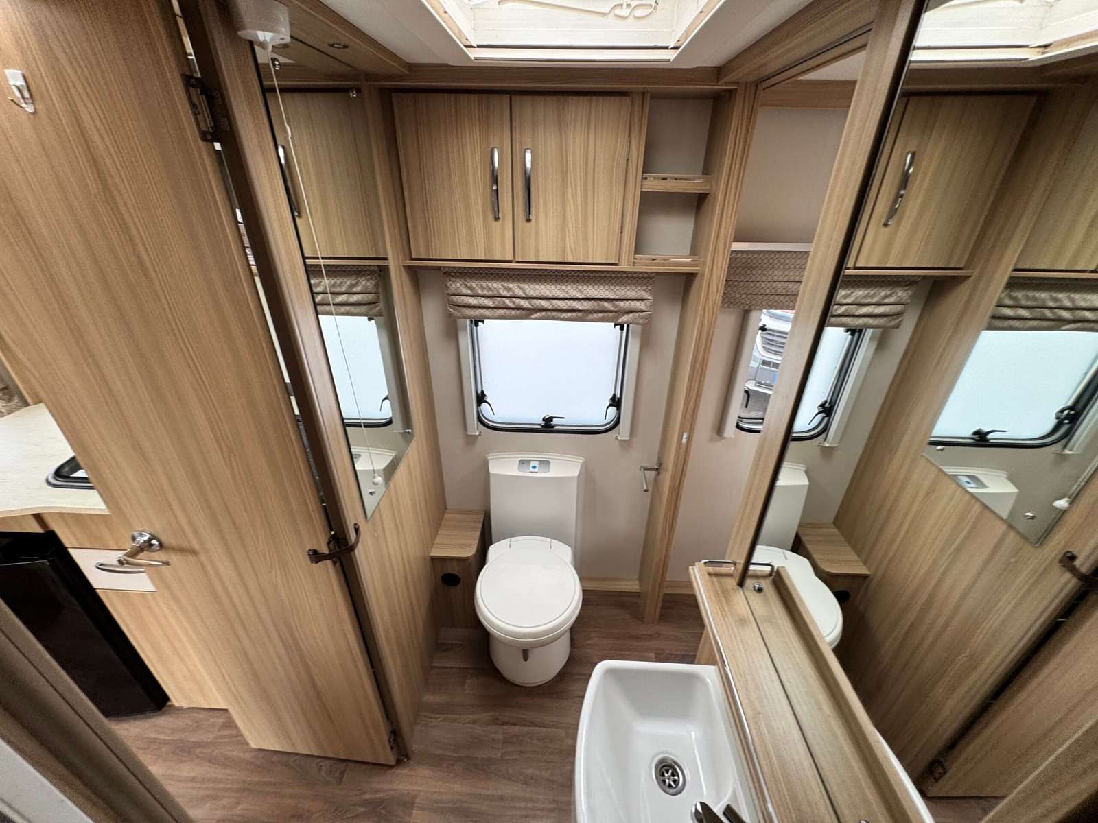 2017 Coachman Vision 545 / 4 Berth Touring Caravan - Image 14