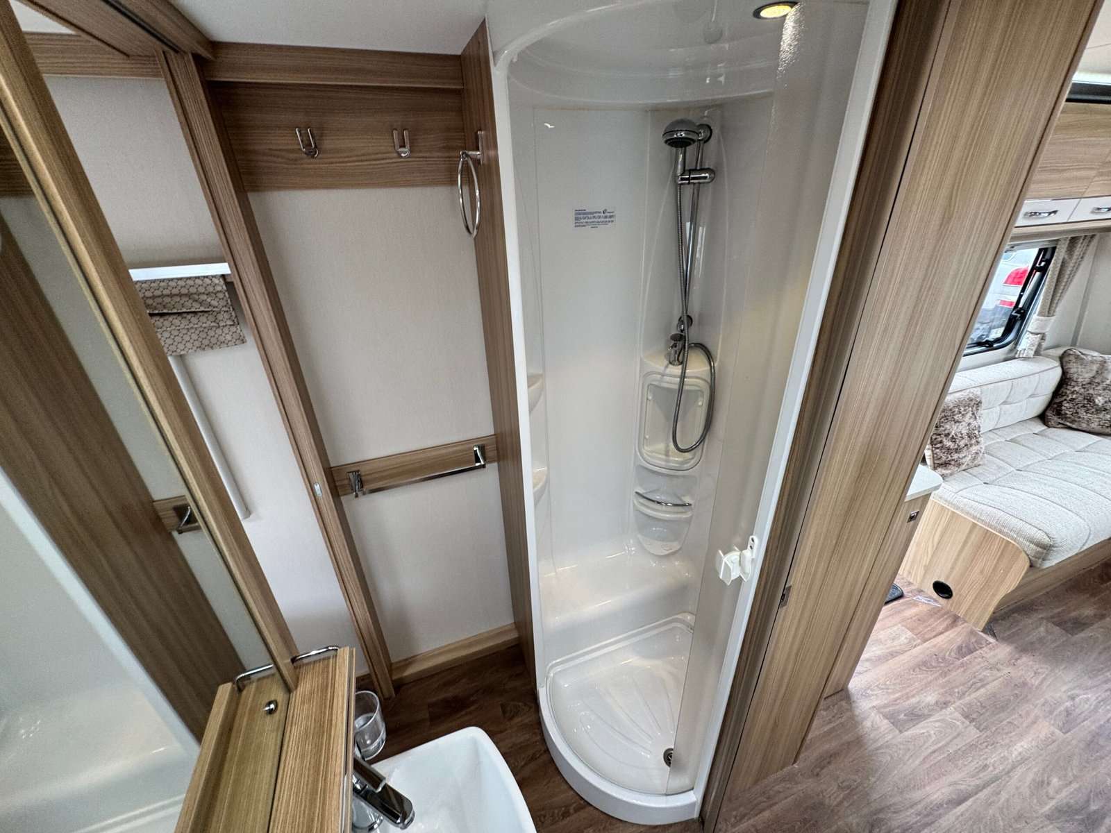 2017 Coachman Vision 545 / 4 Berth Touring Caravan - Image 15