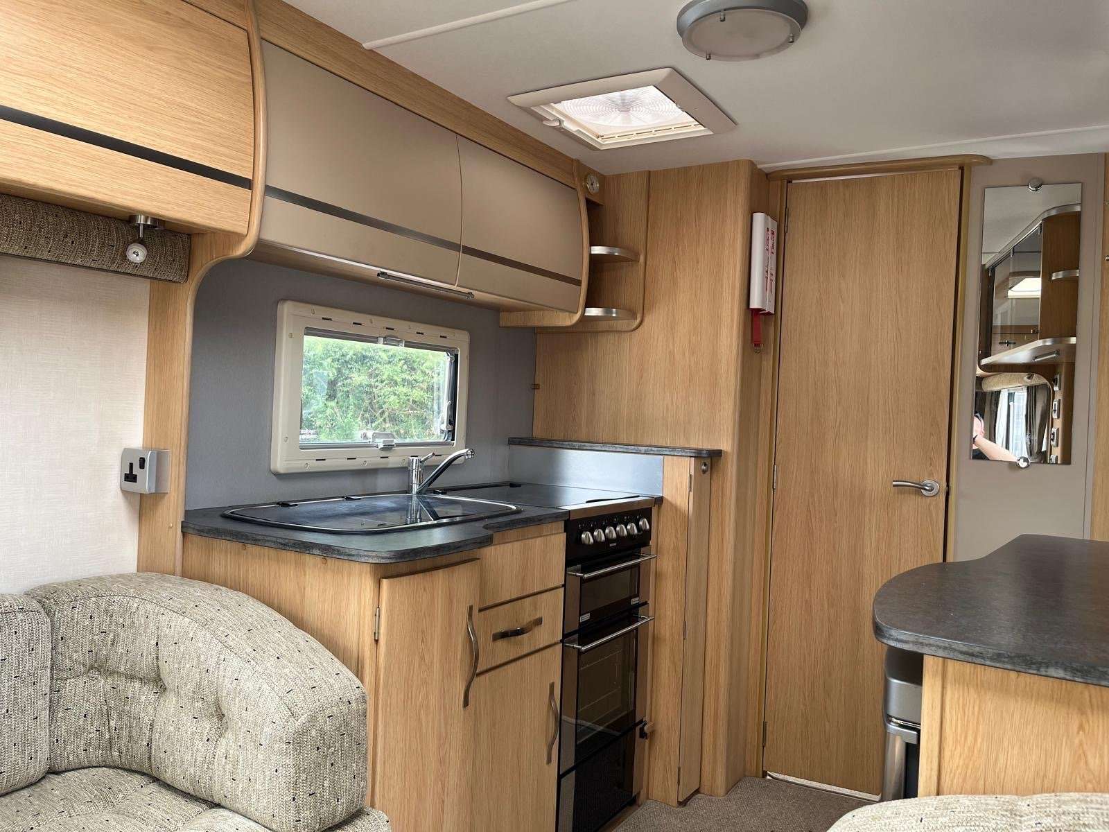 2010 Coachman Pastiche 460 / 2 - Image 9