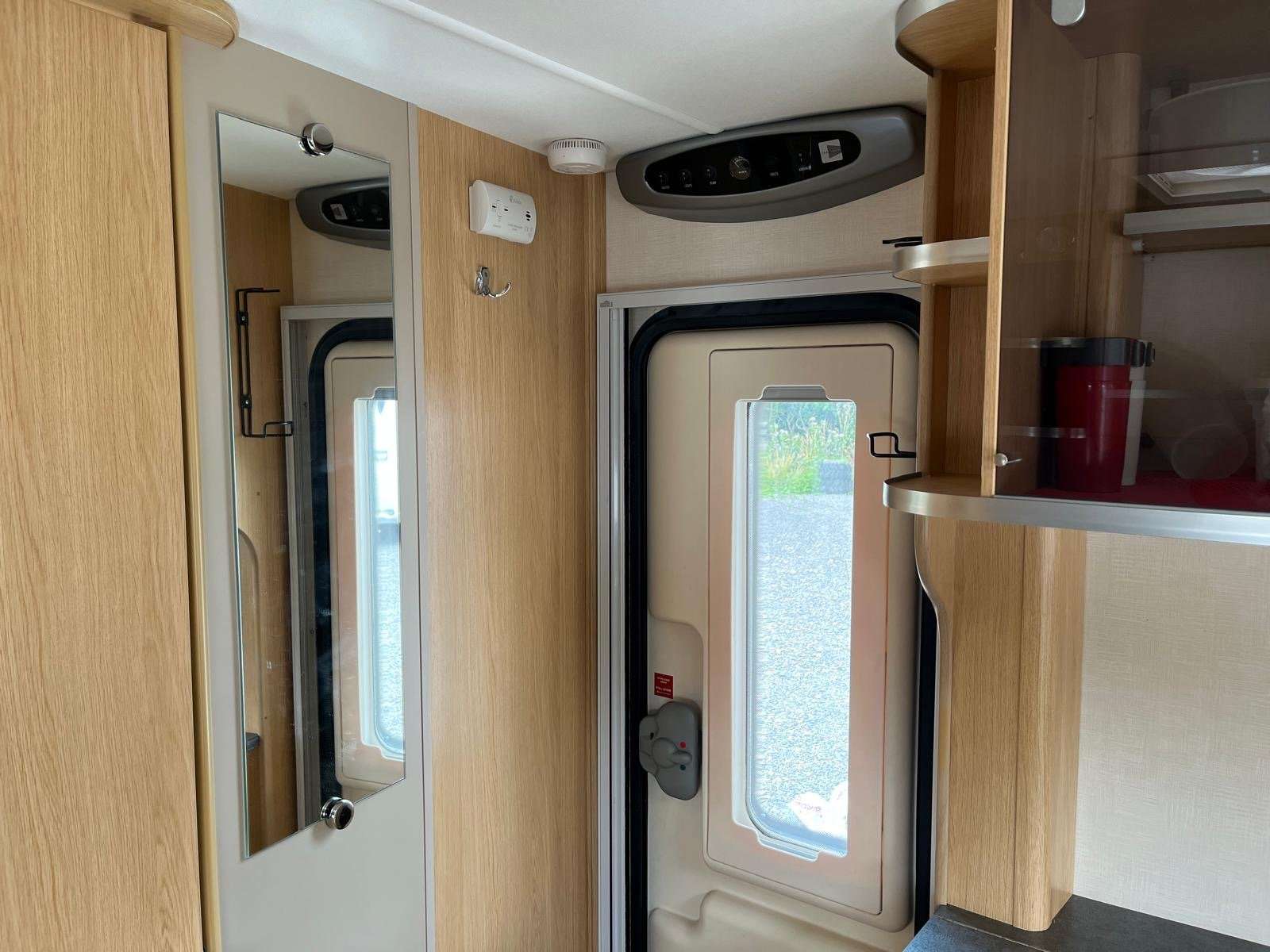 2010 Coachman Pastiche 460 / 2 - Image 5