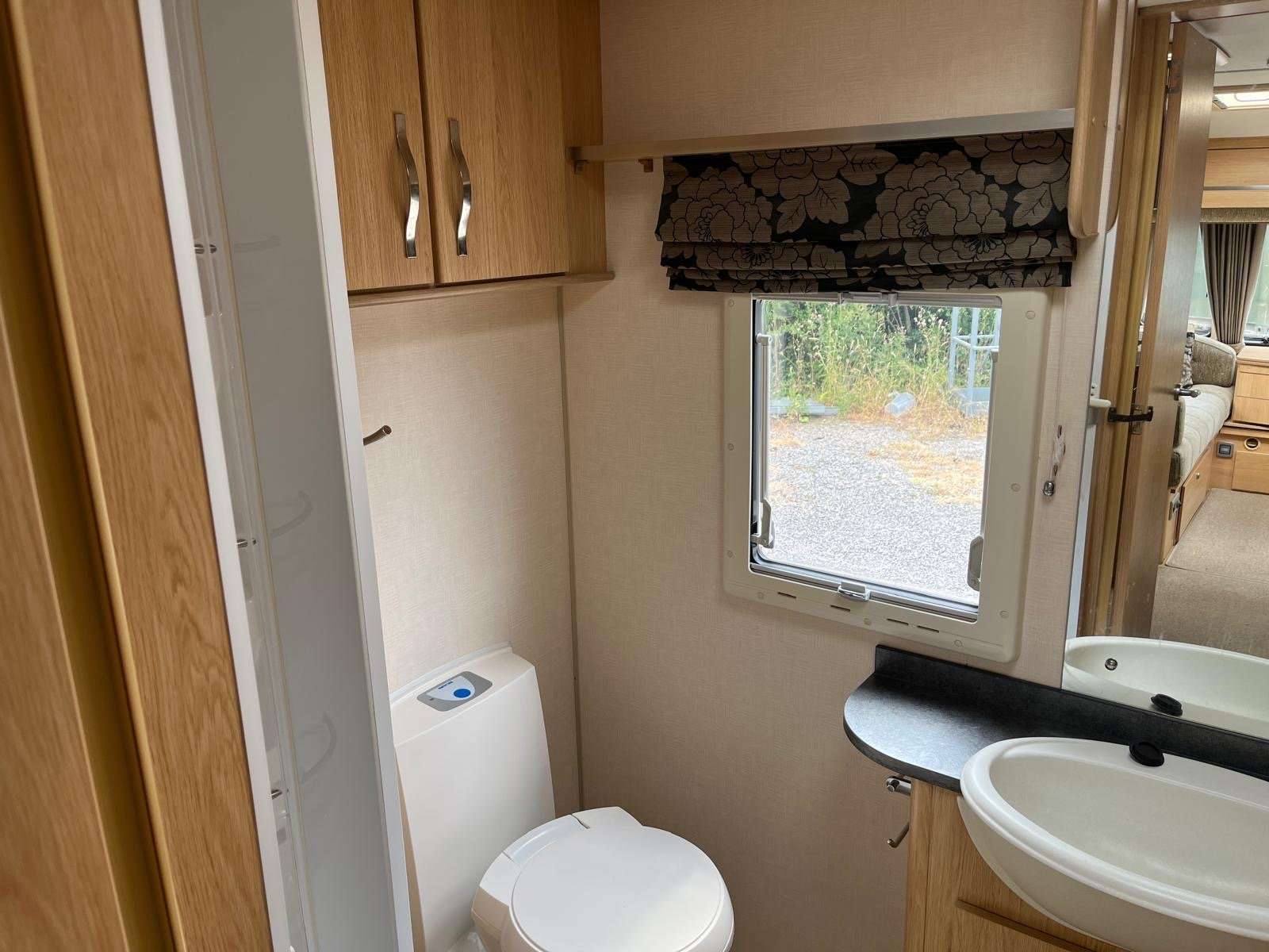 2010 Coachman Pastiche 460 / 2 - Image 4